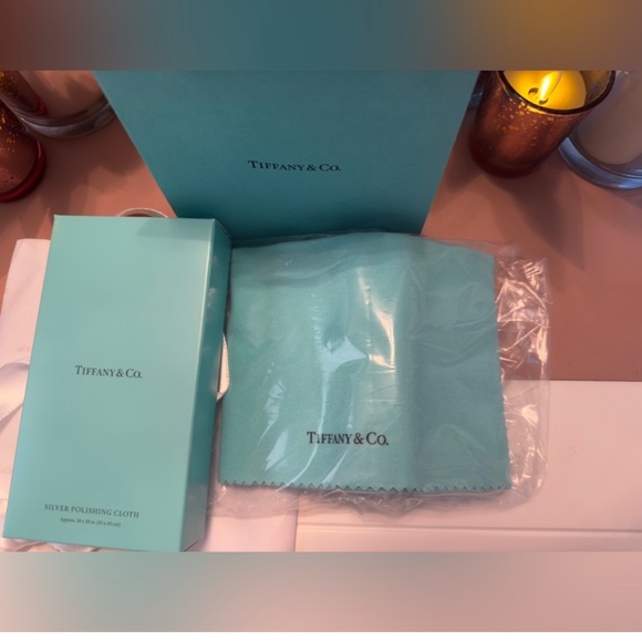 Out of Production @Tiffany & Co. Polishing Cloth - Picture 3 of 4